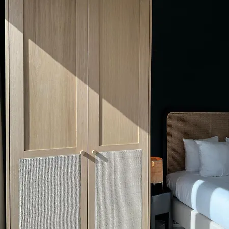 Apartment 3 Luxury Design With Airconditioning, Close To St-pieters Station