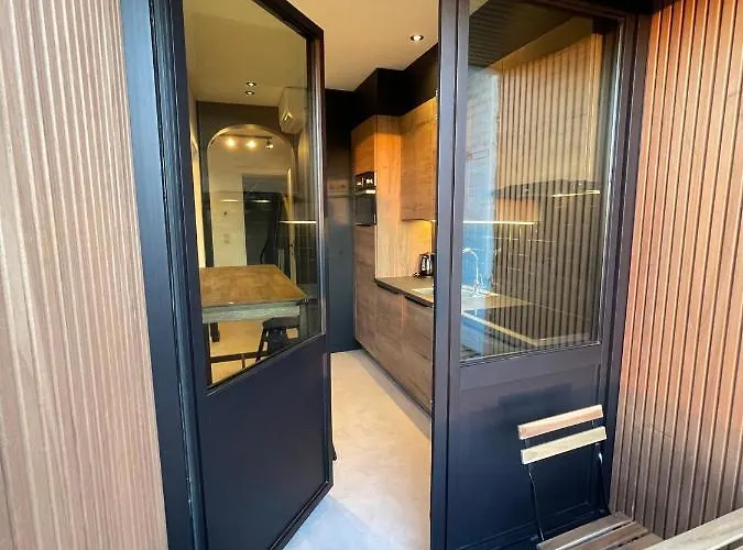 3 Luxury Design With Airconditioning, Close To St-pieters Station *